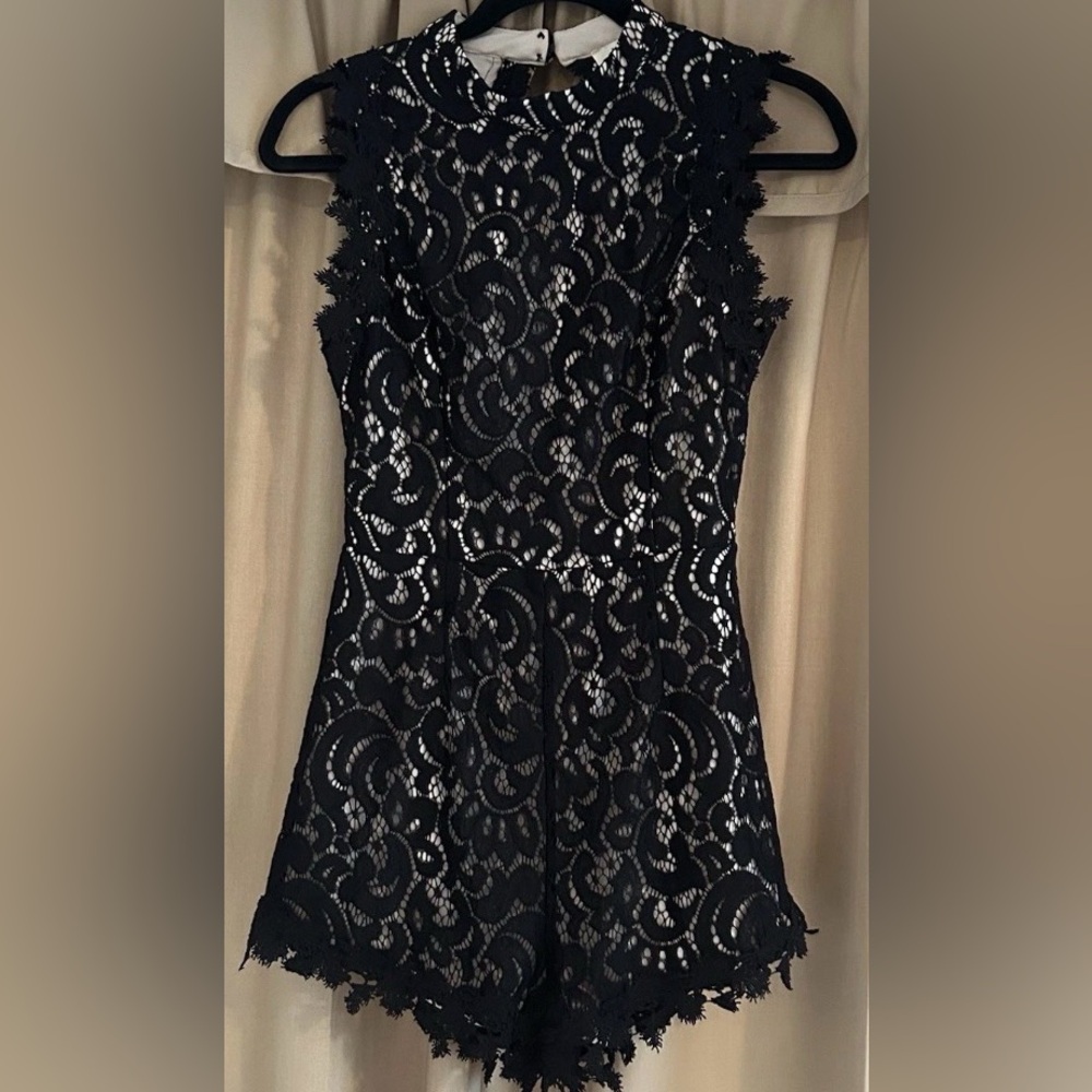 Entry Summer Lacey Open Back Romper w/ tan skin tone lining Sz Medium 26” waist